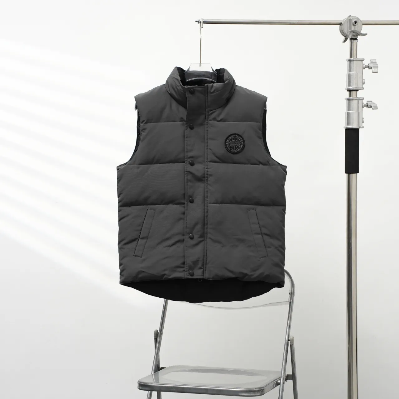 P340 CANADA GOOSE丨Canada Goose Slant Pocket Stand Collar Down Vest Color: Graphite Black Label Size: XS-XXL
